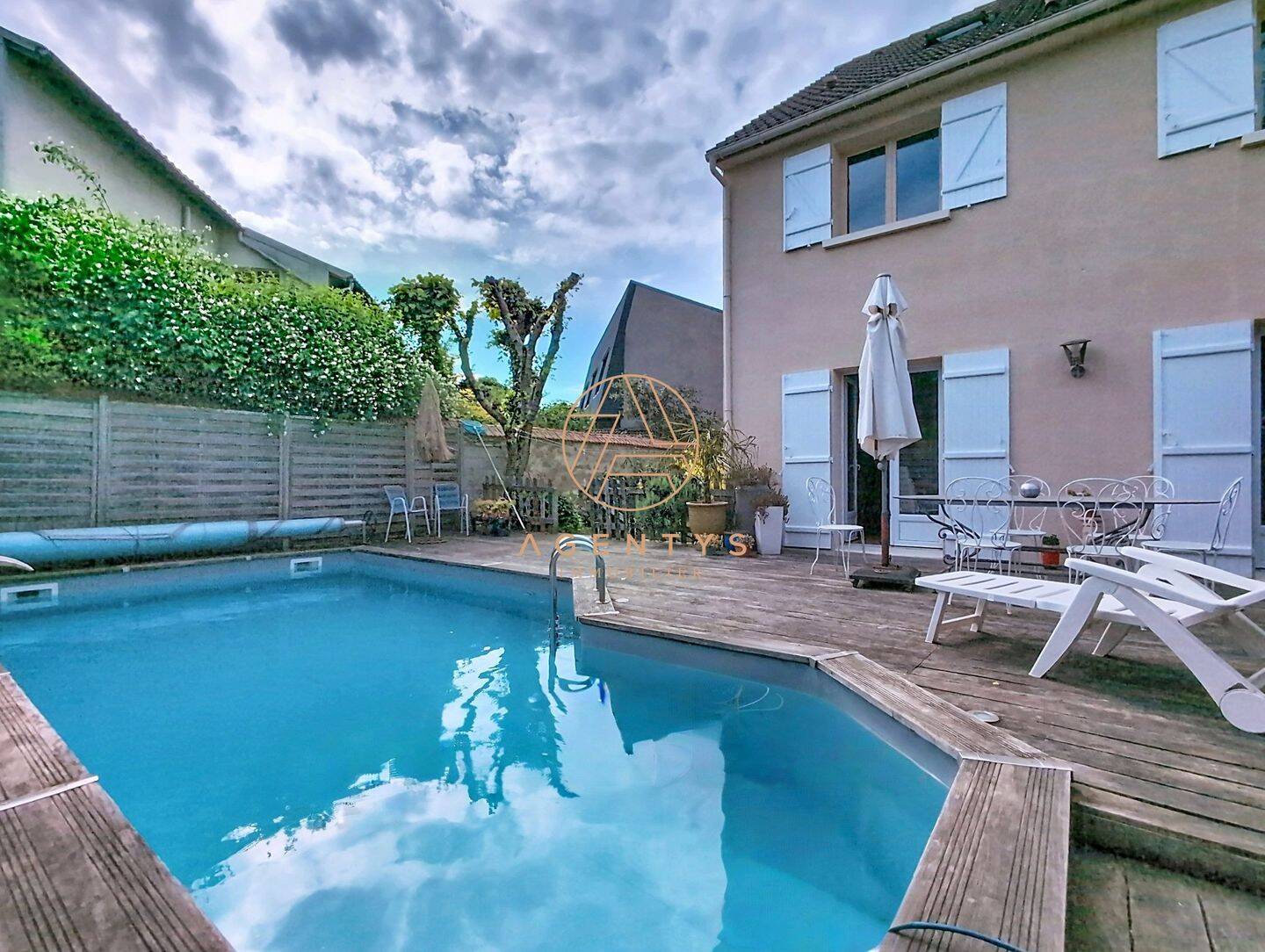 Maison 7 pièces 136 m² · à Saint-Maur-des-Fossés · 136 m² · 855 000 €