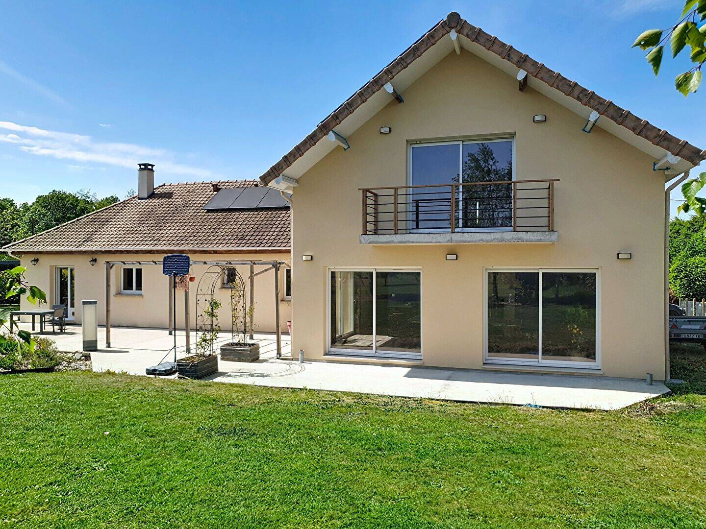 Maison 7 pièces 192 m² · à Montfort-sur-Risle · 192 m² · 349 900 €