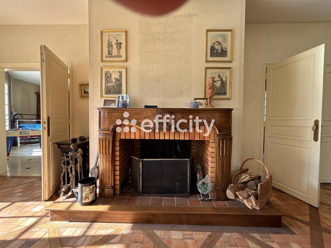 Maison 13 pièces 362 m² · à Évron · 362 m² · 439 000 €