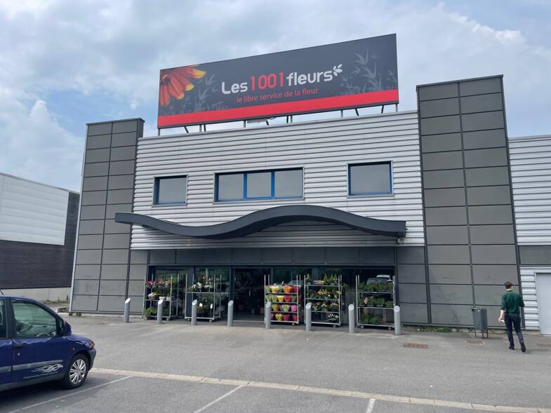 Local commercial à louer 6 000 € 1 200 m² de surface de vente Le Bord des Eaux Henin Beaumont 62110