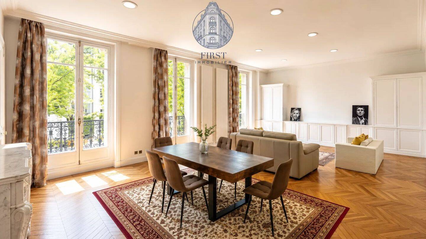 Appartement 6 pièces 175 m² · à Paris 8ème Arrondissement · 175 m² · 7 450 €