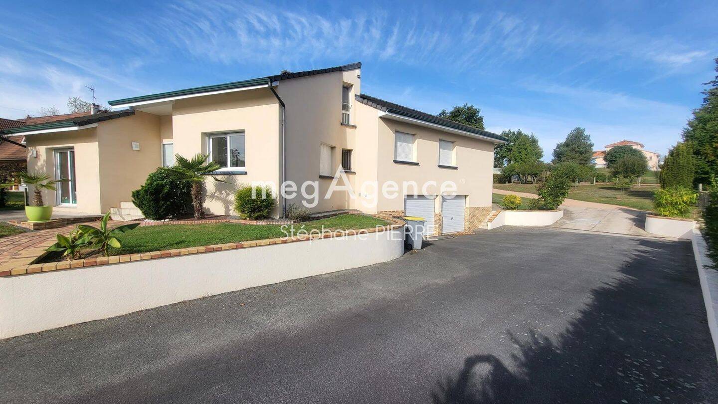 Maison 7 pièces 166 m² · à Domérat · 166 m² · 290 000 €