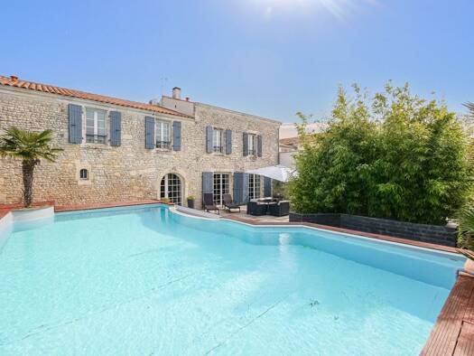 Maison à vendre 1 664 000 € 10 pièces 4 chambres 304 m² 615 m² de terrain Dompierre-sur-Mer 17139