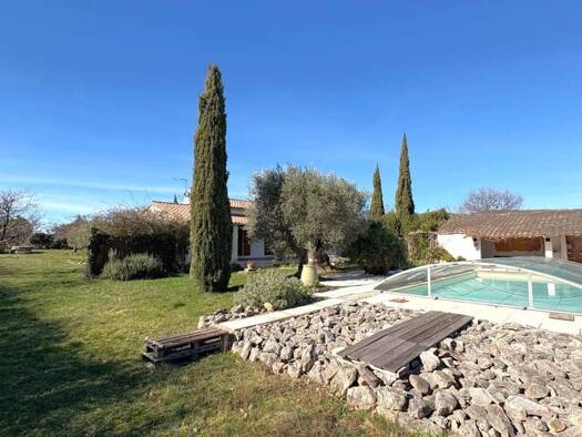 Maison de plain-pied à vendre 320 000 € 4 pièces 3 chambres 3 832 m² de terrain Saint-Remèze 07700