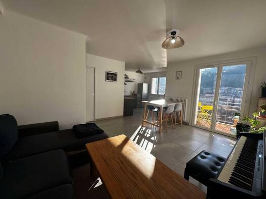 Appartement à louer 680 € 3 pièces 2 chambres 61,3 m² 4ème étage Vals-les-Bains 07600