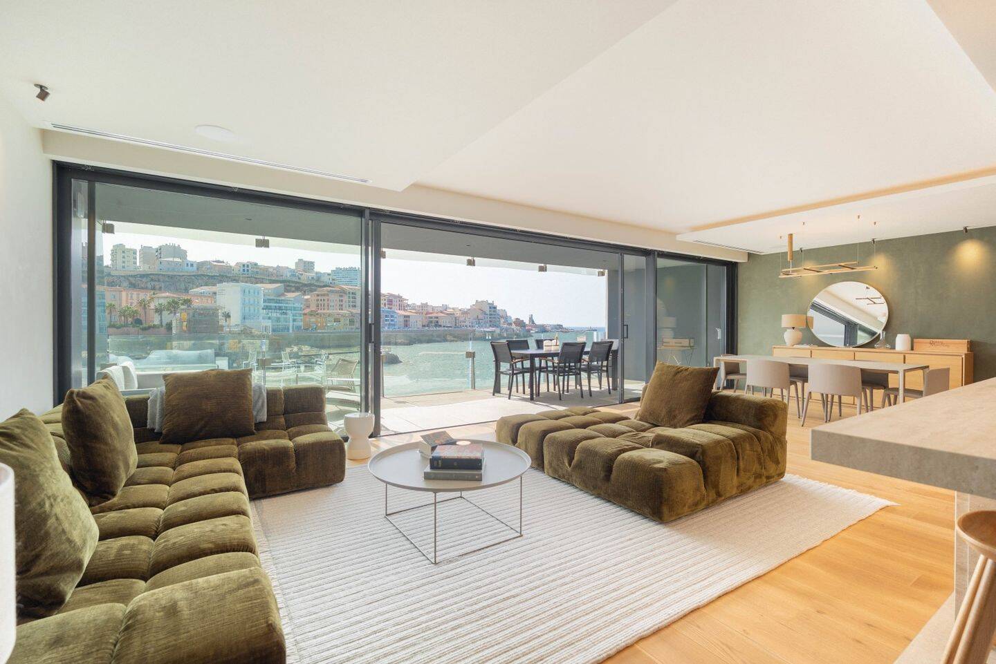 Appartement 3 pièces 154 m² · à Marseille 7ème Arrondissement · 153,5 m² · 5 500 €