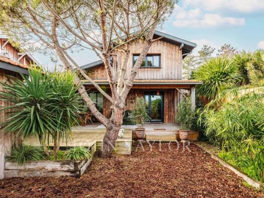 Maison de plain-pied à vendre 995 000 € 4 pièces 3 chambres 145 m² 300 m² de terrain Aiguillon-Port La Teste-de-Buch 33260