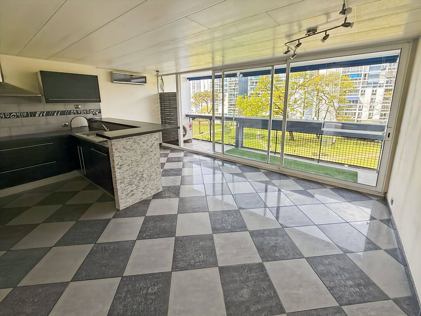 Appartement 3 pièces 84 m² · à Mérignac · 84,1 m² · 1 050 €/mois