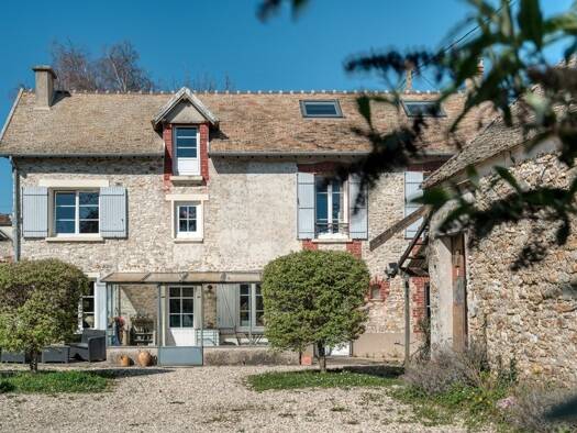 Maison à vendre 588 000 € 7 pièces 4 chambres 217 m² 505 m² de terrain Saulx-Marchais 78650