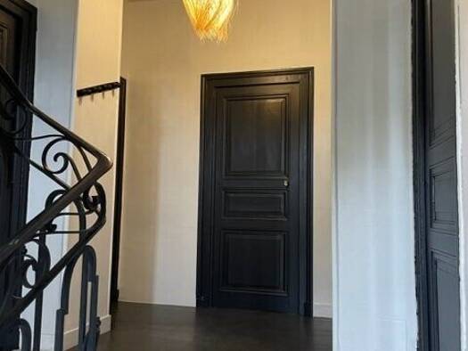 Appartement à louer 413 € 9 pièces 7 chambres 160 m² Étage 2/3 Pentagone La Roche-sur-Yon 85000