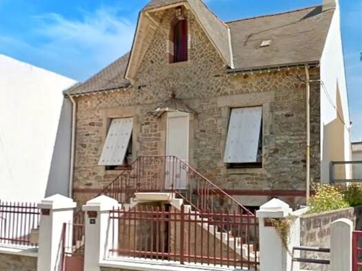 Maison à vendre 196 208 € 7 pièces 3 chambres 105 m² 574 m² de terrain Locminé 56500