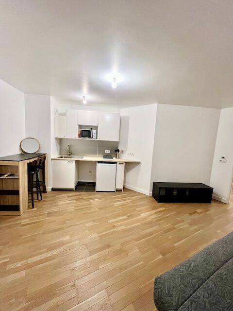 Appartement 1 pièce 30 m² · à Issy-les-Moulineaux · 29,8 m² · 918 €