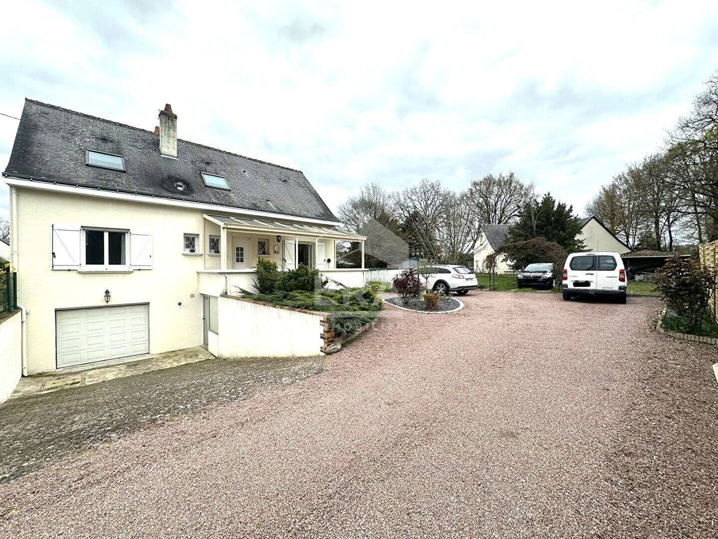 Maison 8 pièces 166 m² · à Monts · 166 m² · 382 000 €