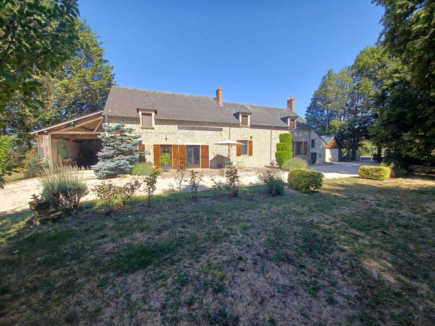 Maison 9 pièces 317 m² · à Couy · 317 m² · 279 000 €