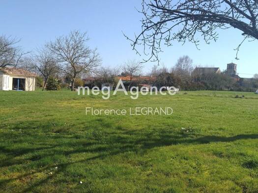 Terrain constructible à vendre 28 000 € 1 610 m² de terrain Moutiers-sous-Chantemerle 79320