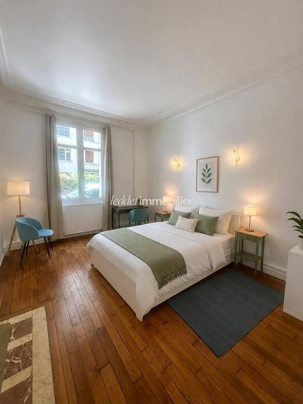 Appartement 2 pièces 60 m² · à Paris 7ème Arrondissement · 60 m² · 2 570 €
