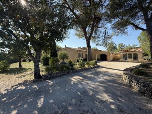 Maison à vendre 630 000 € 6 pièces 4 chambres 120 m² 2 656 m² de terrain Saint-Saturnin-lès-Apt 84490