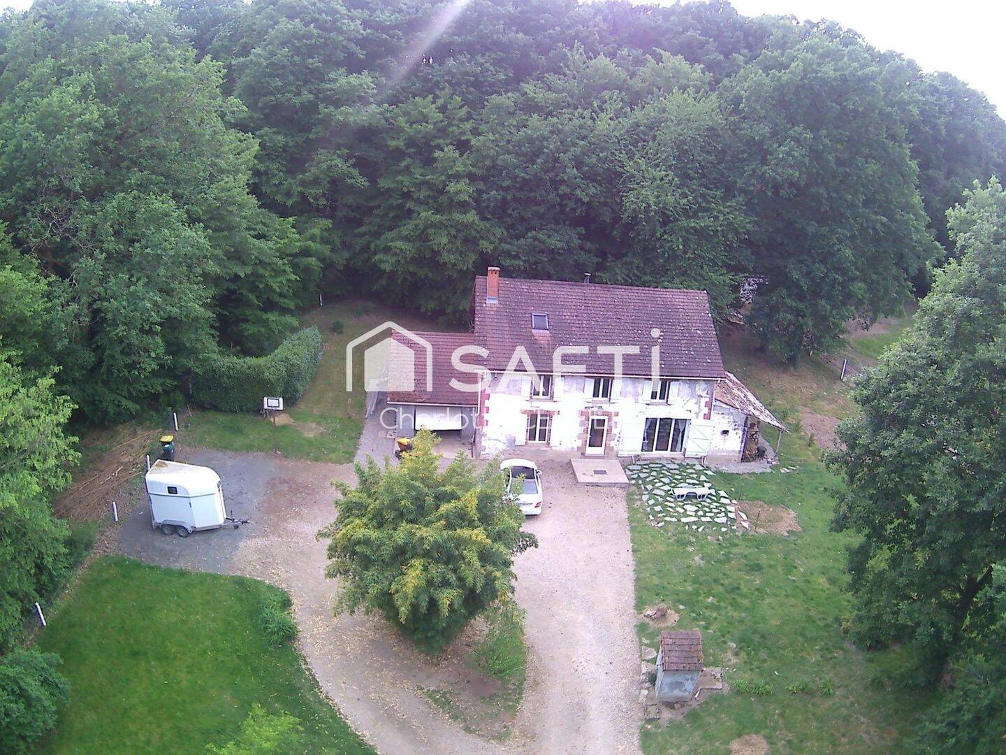 Maison 4 pièces 164 m² · à Saint-Priest-Bramefant · 164 m² · 280 000 €