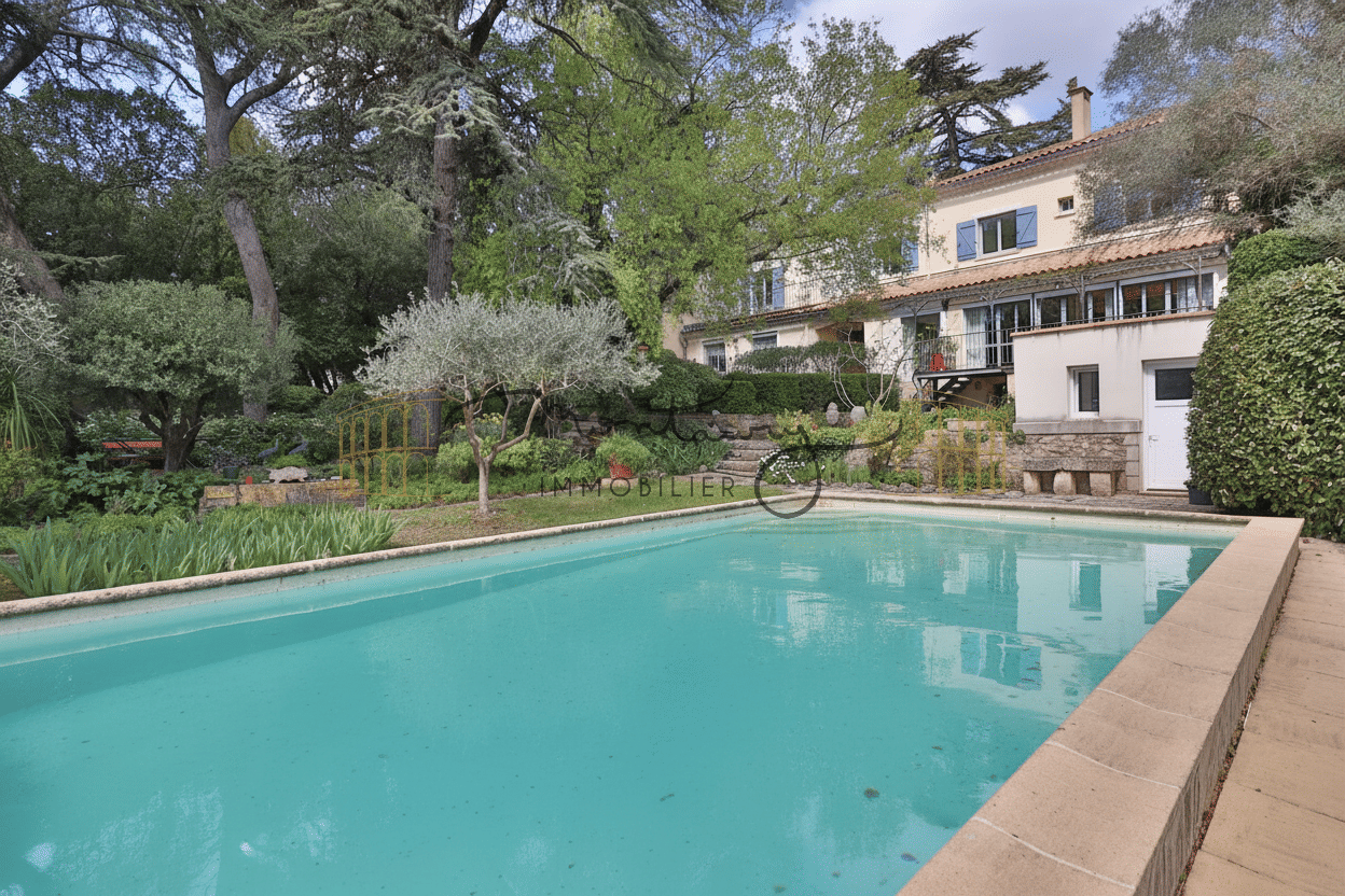 Maison 7 pièces 210 m² · à Nîmes · 210 m² · 850 000 €