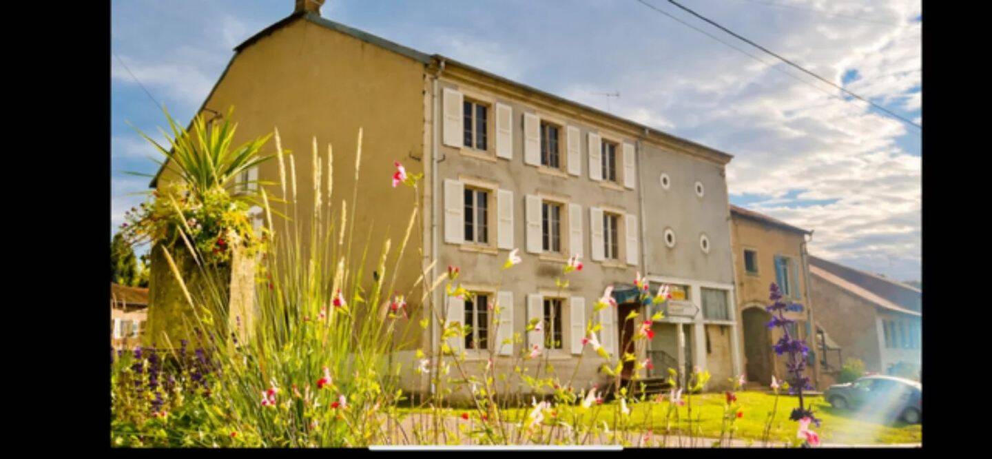 Maison 10 pièces 301 m² · à Vacqueville · 301 m² · 46 900 €