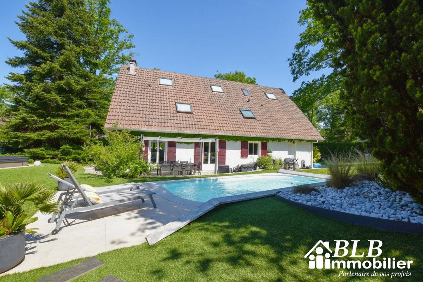 Maison 9 pièces 243 m² · à Les Essarts-le-Roi · 243 m² · 795 000 €