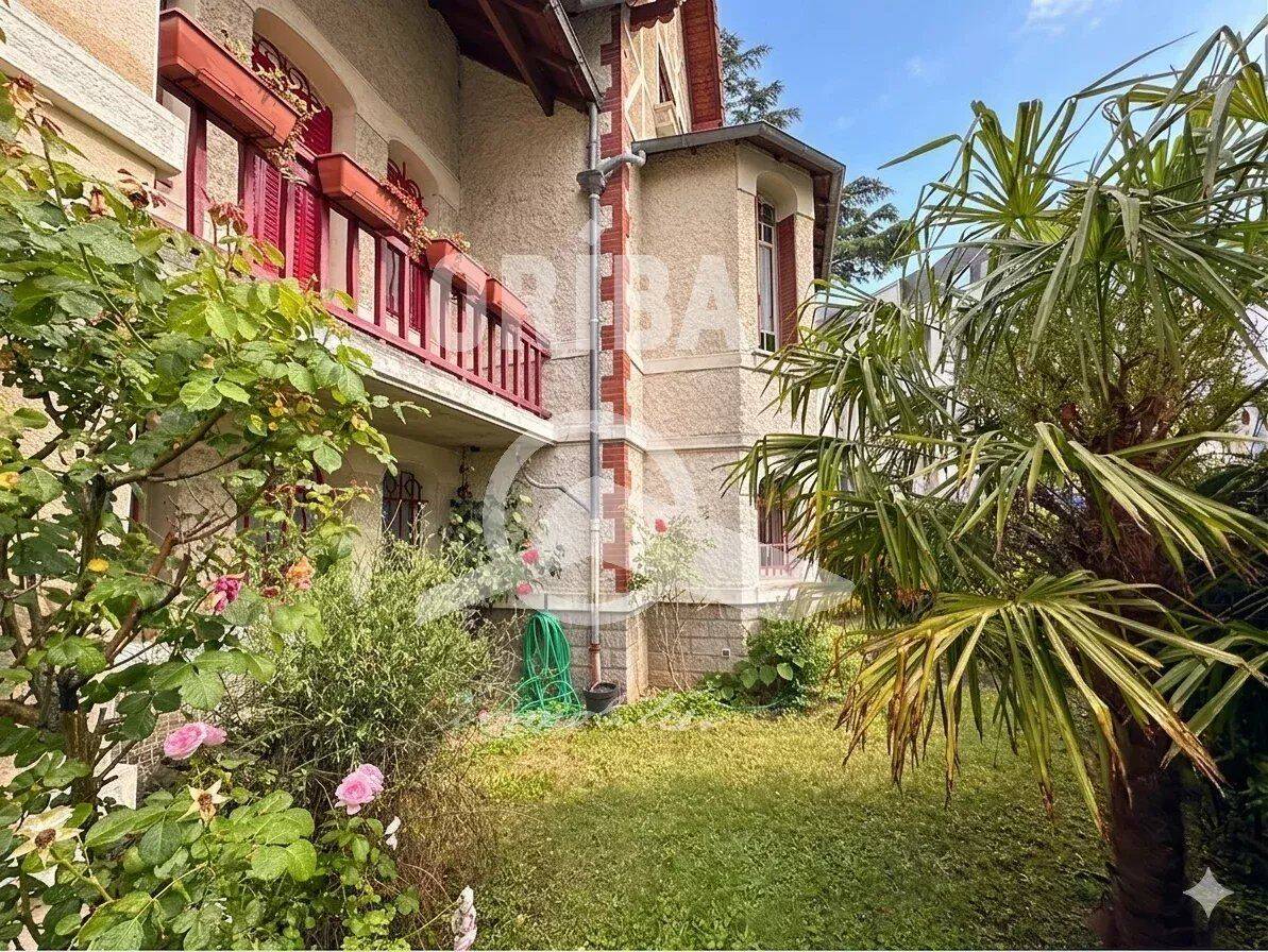 Maison 8 pièces 258 m² · à Nantes · 258 m² · 794 560 €