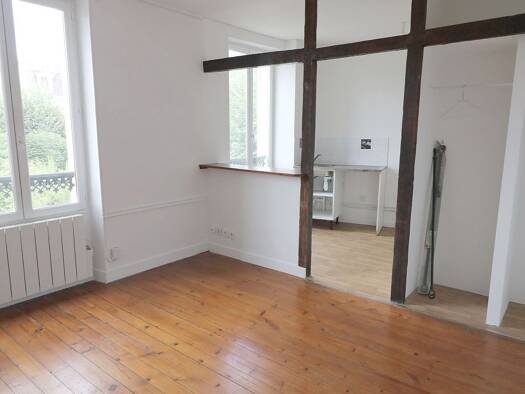 Appartement à louer 590 € 1 pièce 24 m² Étage 1/2 Mantes-la-Jolie 78200
