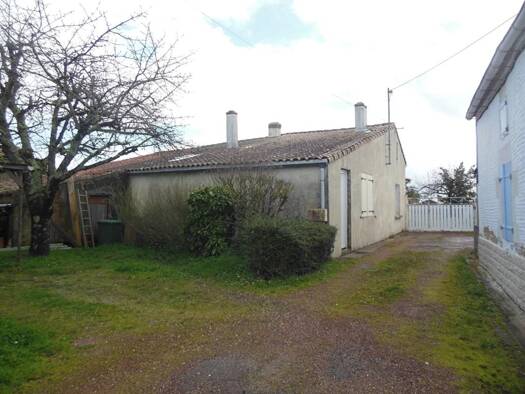 Maison à vendre 260 390 € 6 pièces 3 chambres 126 m² 1 003 m² de terrain Saint-Sulpice-de-Royan 17200