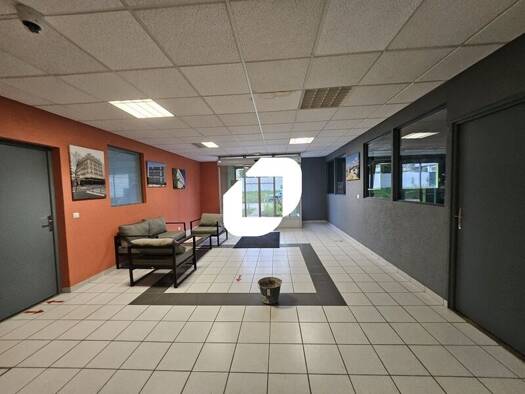 Local d'activités à vendre 990 000 € 750 m² d'espace de stockage Bois et Forêt de Fontainebleau Dammarie-les-Lys 77190