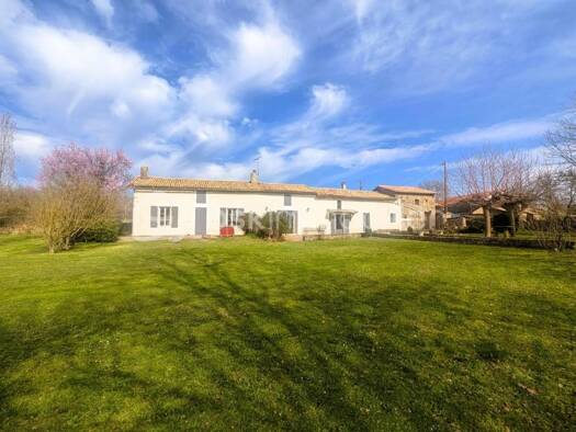 Maison à vendre 298 000 € 6 pièces 3 chambres 110 m² Champdeniers-Saint-Denis 79220