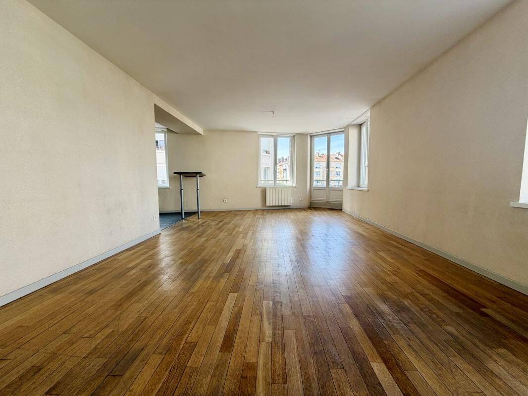 Appartement 4 pièces 92 m² · à Charmes · 92,4 m² · 690 €/mois
