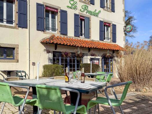 Hôtel à vendre Fonds de commerce 147 500 € 588 m² d'espace de restauration Saint-Étienne-Cantalès 15150