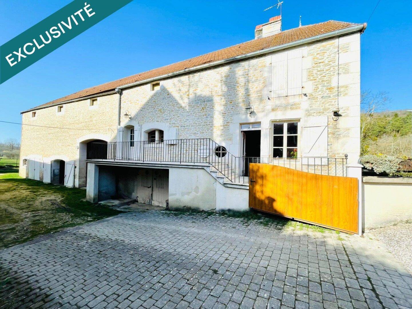 Maison 7 pièces 178 m² · à Arbot · 178 m² · 260 000 €