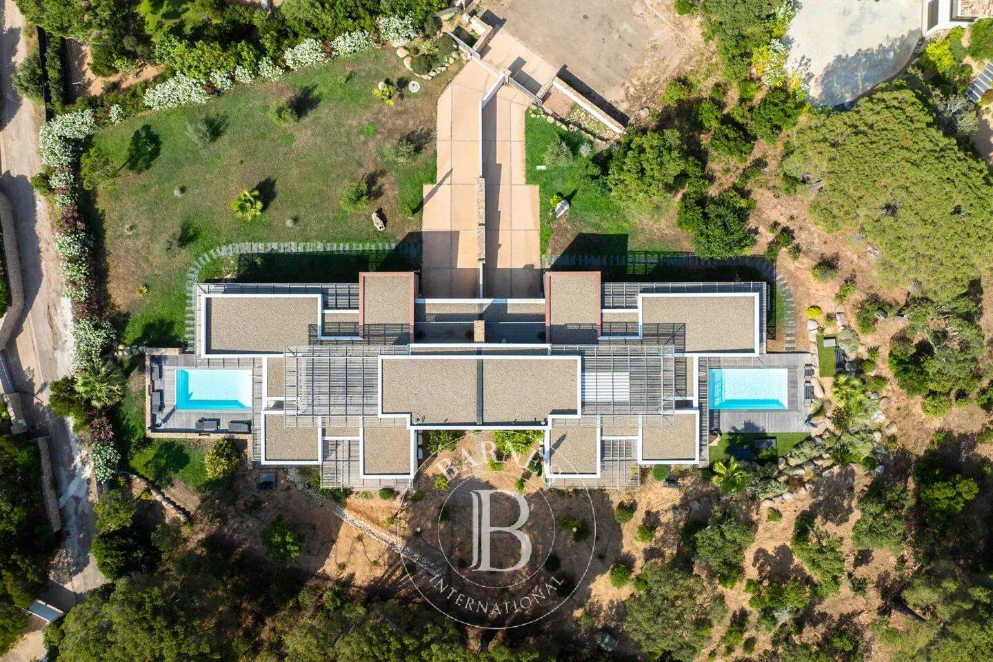 Maison 16 pièces 600 m² · à Zonza · 600 m² · 5 550 000 €