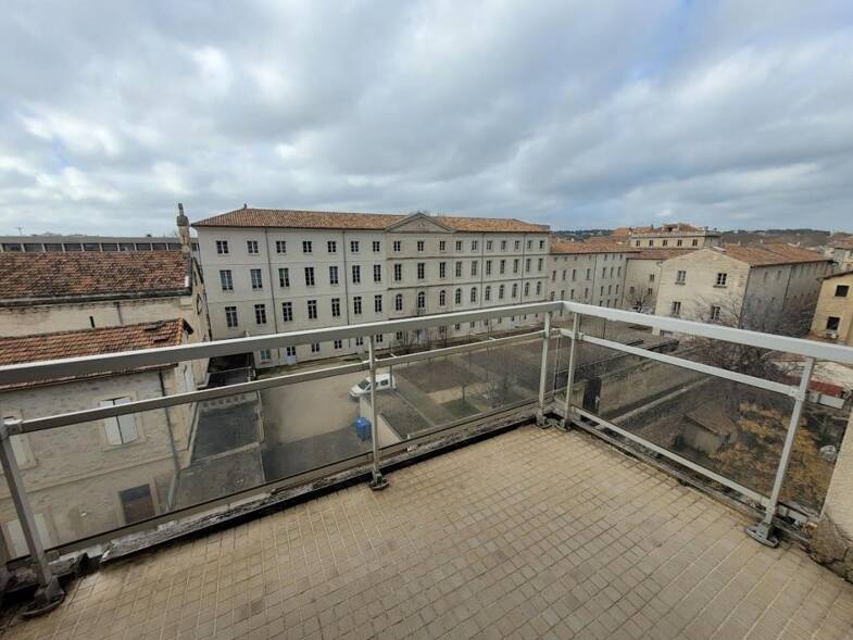 Appartement à vendre 189 000 € 2 pièces 1 chambre 55 m² Sous le toit, Étage 4/4 La Balance-Raspail Avignon 84000