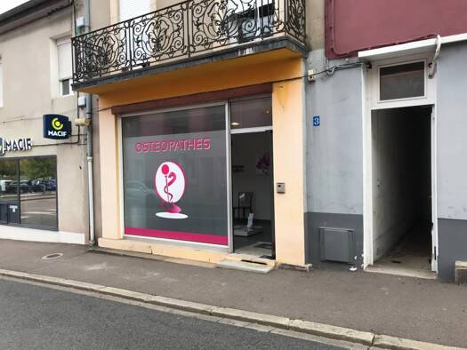 Local commercial à louer 690 € 60 m² de surface de vente Centre Ville Montceau-les-Mines 71300