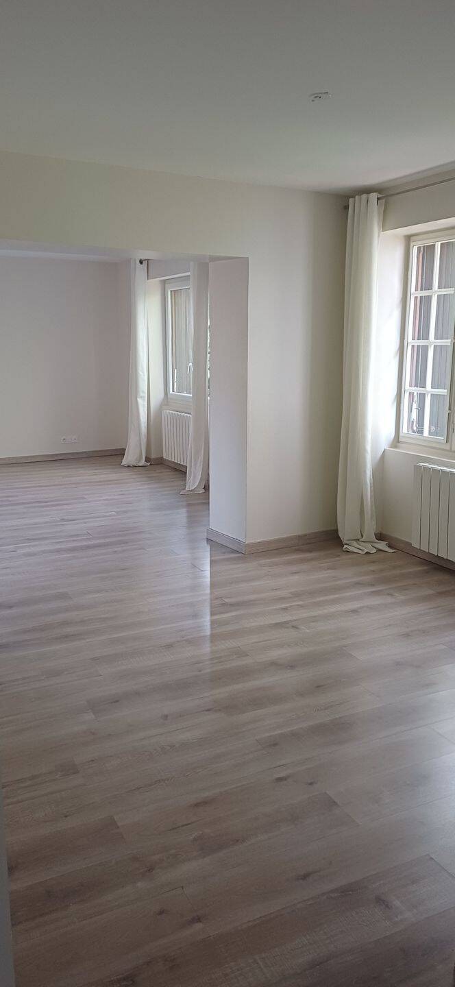 Appartement 4 pièces 86 m² · à Bourgoin-Jallieu · 86 m² · 980 €
