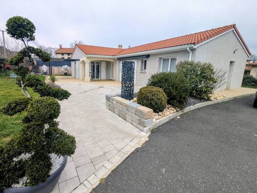 Maison de plain-pied à vendre 266 000 € 1 pièce 4 chambres 114 m² 1 000 m² de terrain Retournac 43130