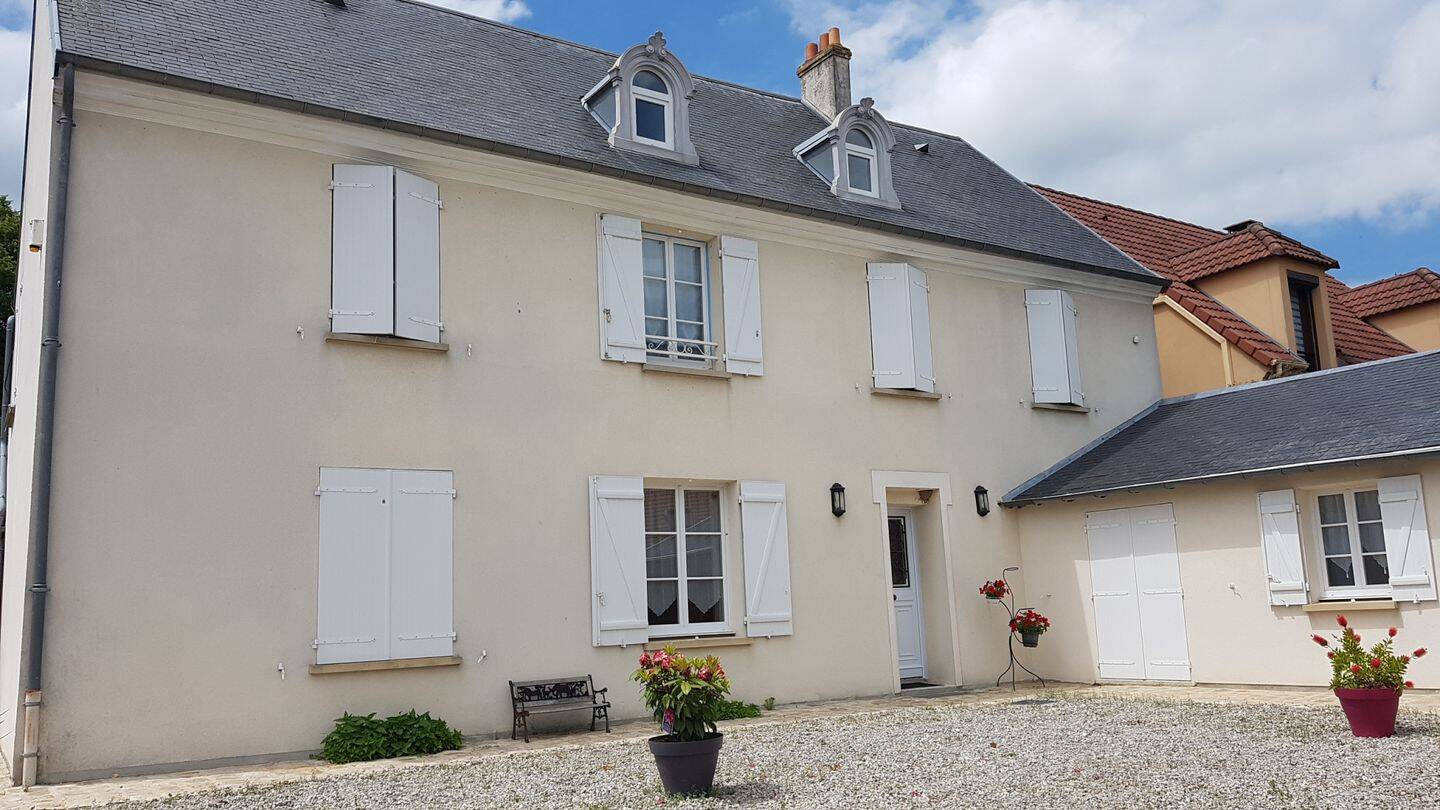 Maison 9 pièces 184 m² · à Claye-Souilly · 184,1 m² · 1 850 €