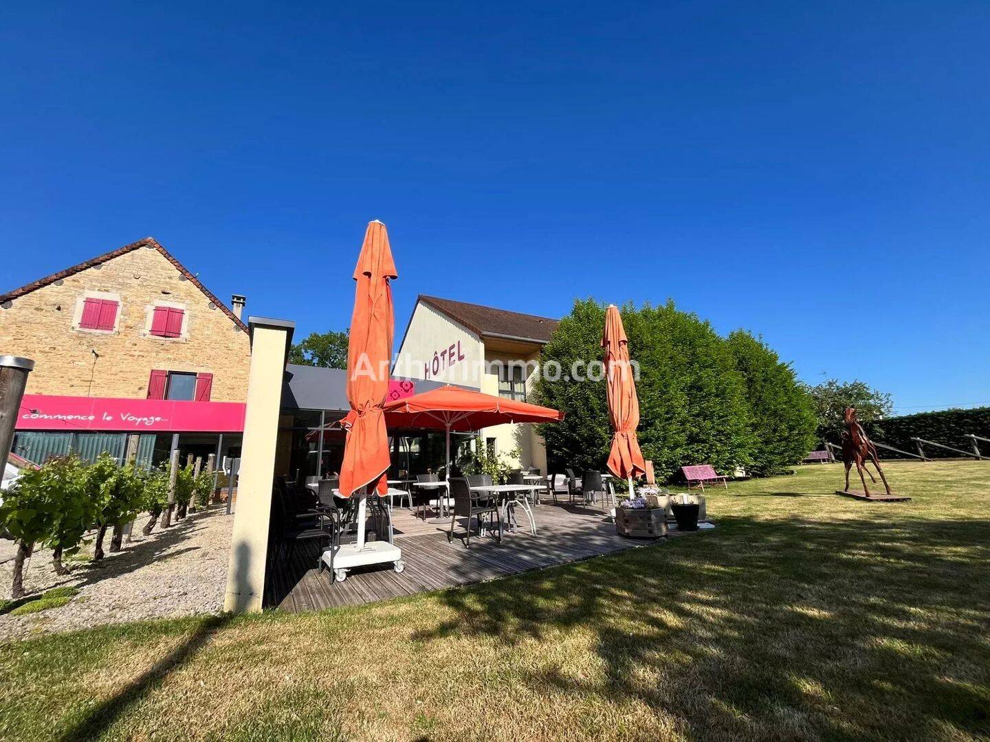 Maison 16 pièces 800 m² · à Courlans · 800 m² · 1 131 000 €