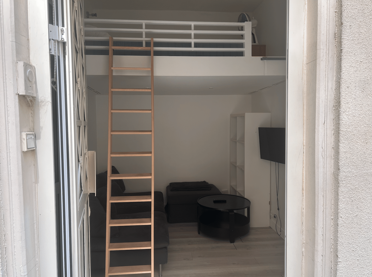 Appartement 1 pièce 16 m² · à Paris 9ème Arrondissement · 15,5 m² · 1 090 €