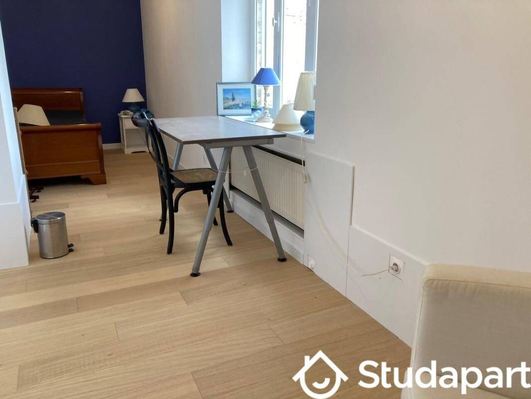 1 pièce 10 m² · à Croix · 10 m² · 365 €