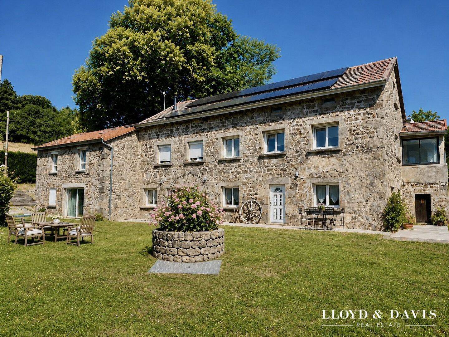 Maison 11 pièces 286 m² · à Saint-Agrève · 286 m² · 699 000 €