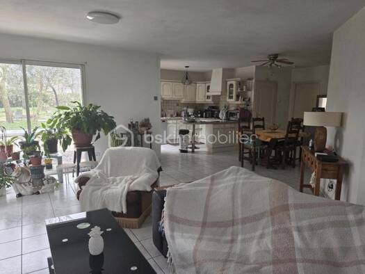 Maison de plain-pied à vendre 199 500 € 5 pièces 3 chambres 117 m² 1 000 m² de terrain Val-du-Mignon 79210