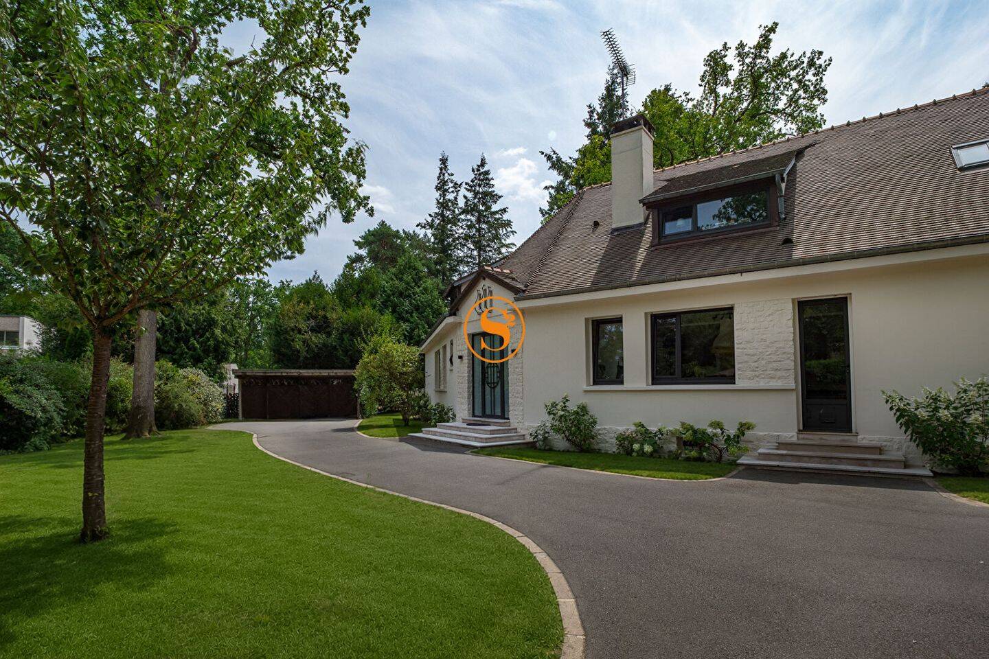Maison 9 pièces 315 m² · à Lamorlaye · 315 m² · 1 250 000 €