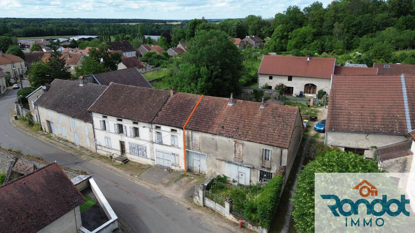 Maison 3 pièces 276 m² · à Saint-Seine-sur-Vingeanne · 276 m² · 50 000 €