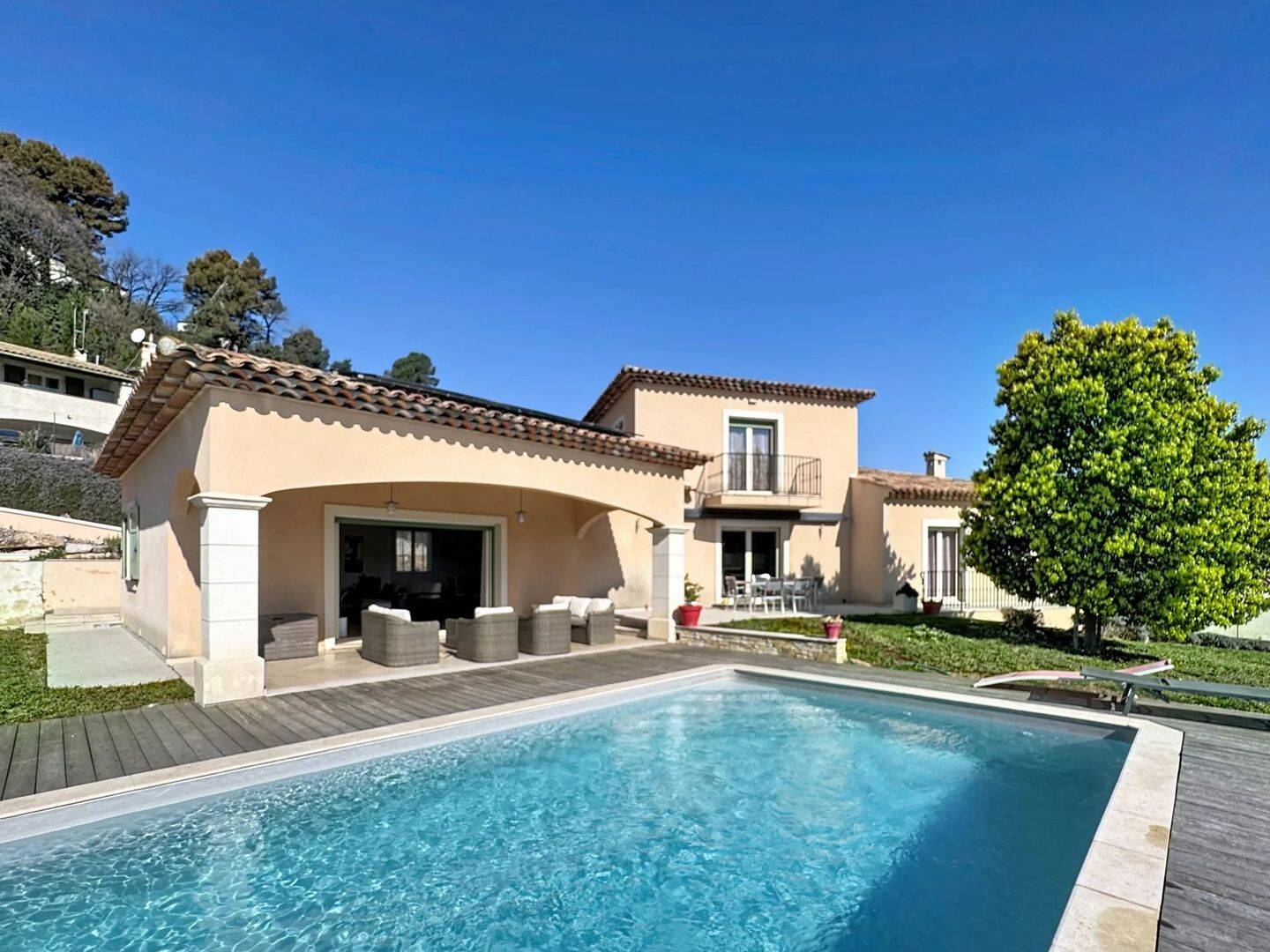 Maison 4 pièces 190 m² · à Carros · 190 m² · 1 100 000 €