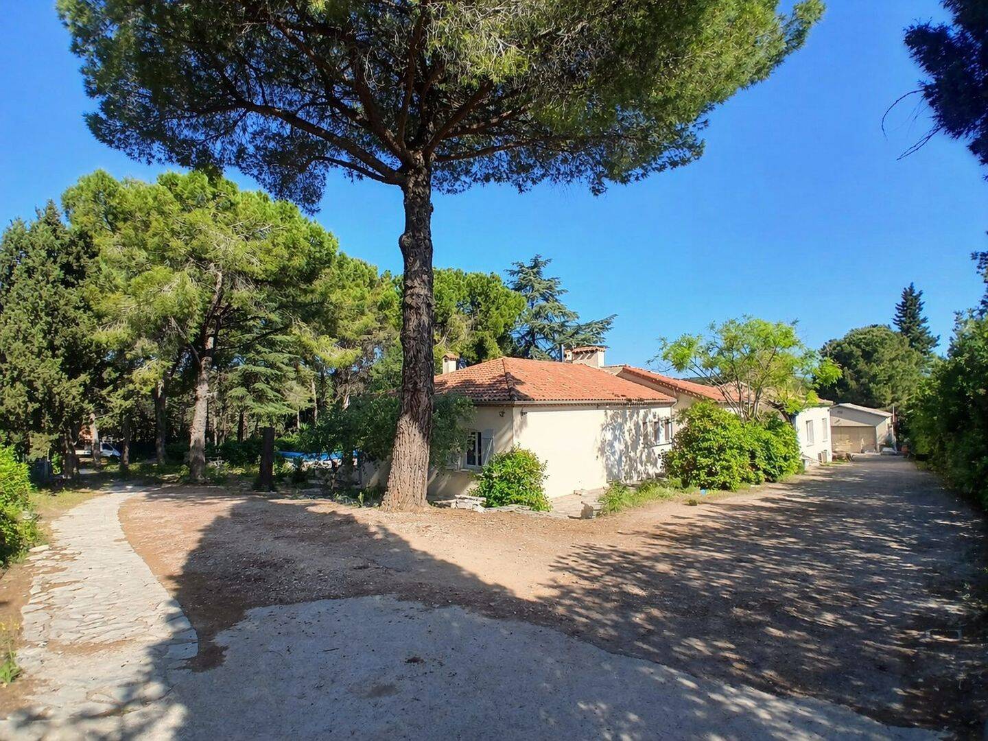 Maison 8 pièces 206 m² · à Clermont-l'Hérault · 206 m² · 695 000 €
