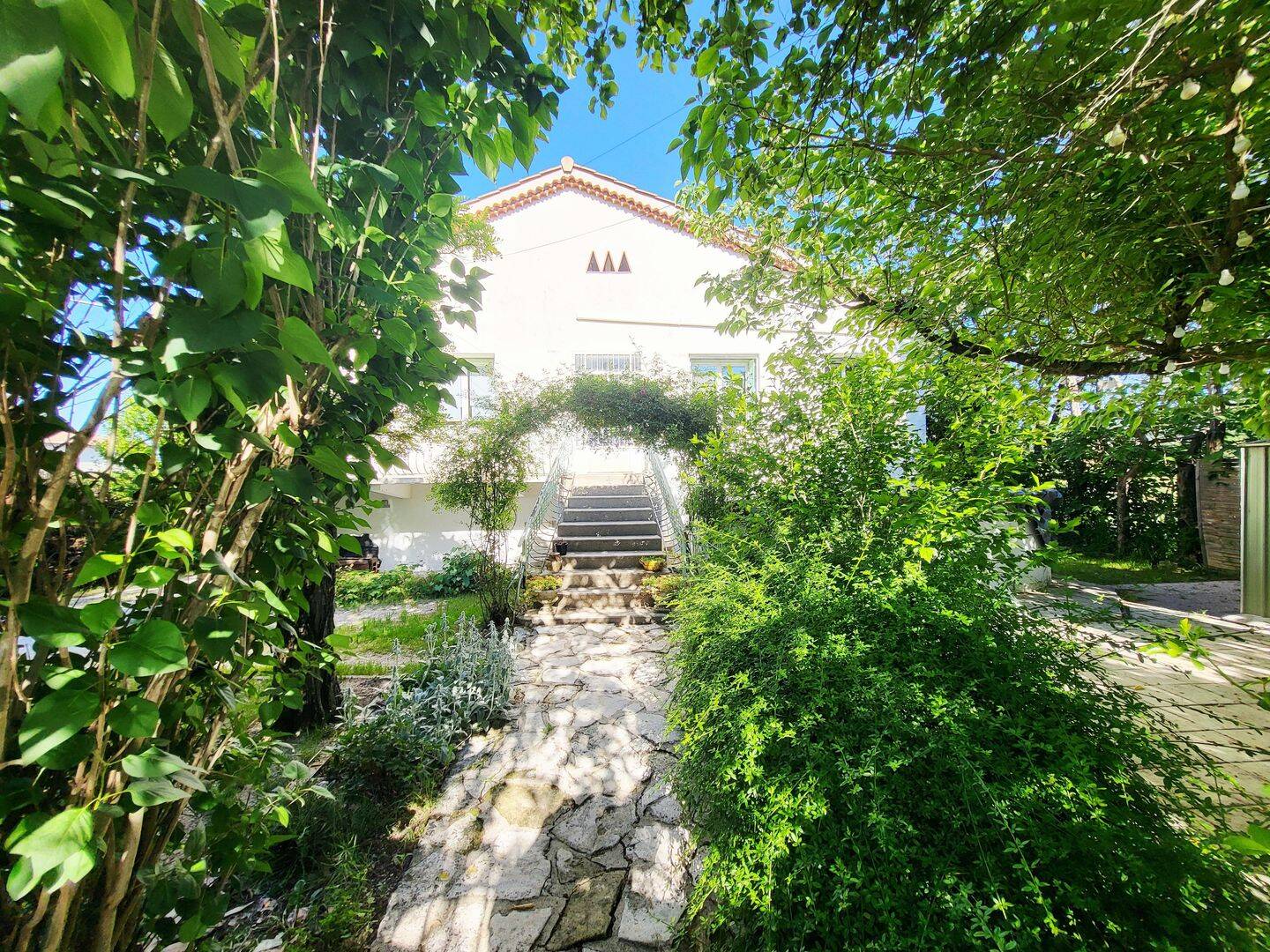 Maison 10 pièces 226 m² · à Saint-Jean-de-Maruéjols-Et-Avéjan · 226 m² · 224 700 €