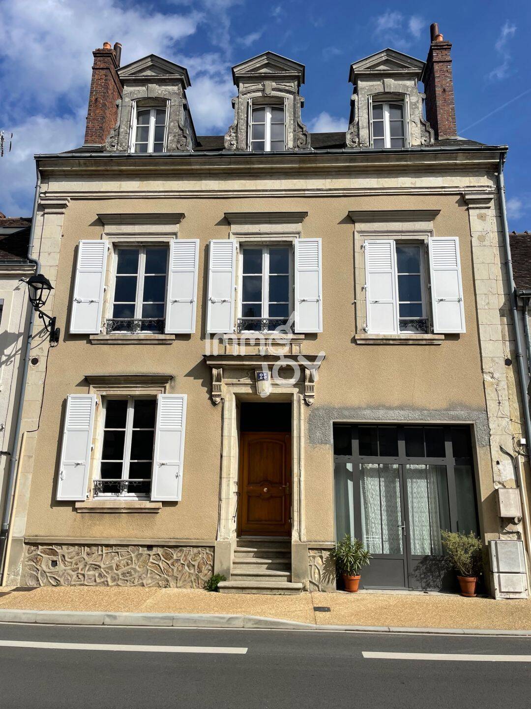 Maison 9 pièces 235 m² · à Nogent-le-Rotrou · 235 m² · 345 000 €